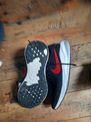 Zapatillas Nike Hombre Negras y Rojas