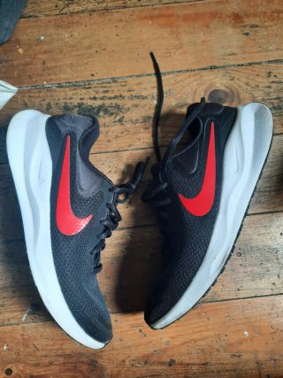 Zapatillas Nike Hombre Negras y Rojas