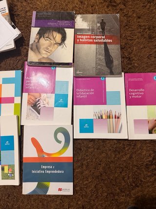 Libros de educación infantil y Peluquera