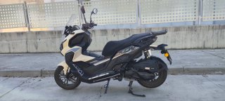 Keeway Vieste 300 XDV Scooter Beige/Negro
