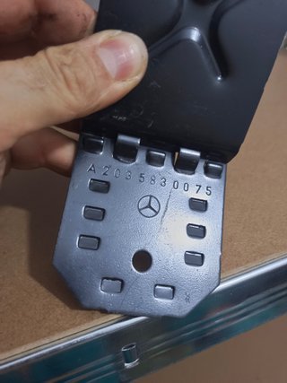 Calzo Cuña Bloque Retención Mercedes Original