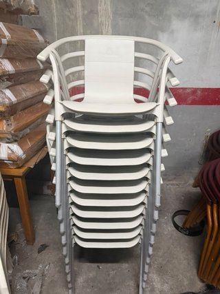 Sillas de terraza Alhambra blancas cada una 10€