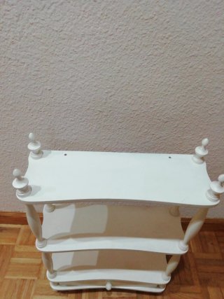 Estantería blanca de madera 60cm largo x 38 ancho.