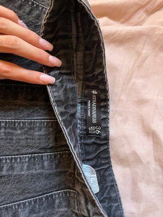 Falda vaquera corta negra Stradivarius