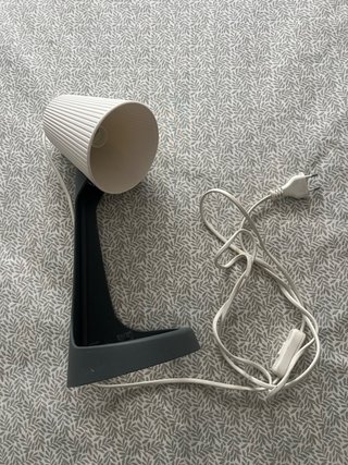 Flexo Ikea para escritorio.Se vende sin bombilla