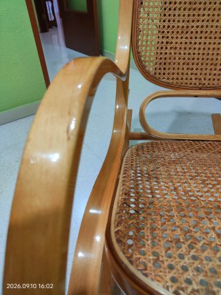 Dondola classica in legno e rattan, trattabile!