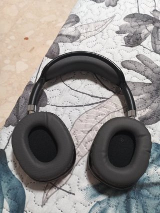 Auriculares Negros y Plateados