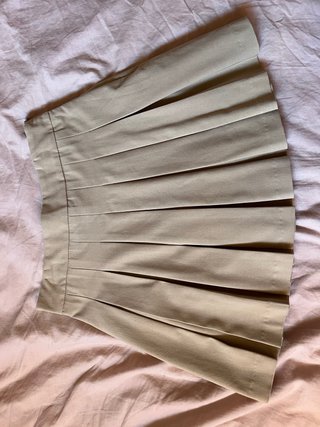 Falda corta beige Stradivarius
