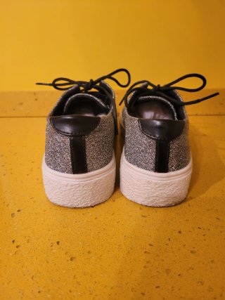 Zapatillas Stradivarius plateadas