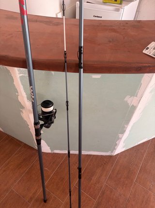 Caña de pescar con carrete surfcasting