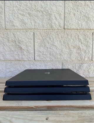 PS4 Pro 1TB + Mando Antidrift