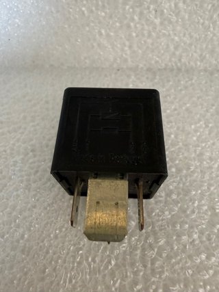 Relé 100 12V SEAT VW AUDI Original
