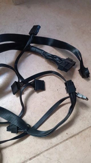 Fuente de Alimentación Pccom SI Series 650W