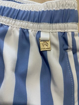 Costume a righe blu e bianche
