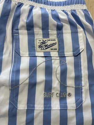 Costume a righe blu e bianche