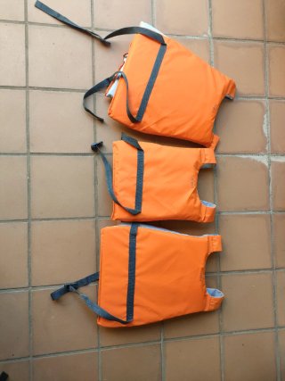 3 chalecos salvavidas infantiles