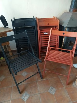 Sillas plegables de madera.