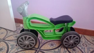 Moto correpasillos verde