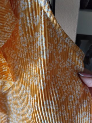 Blusa Mango plisada naranja floral m