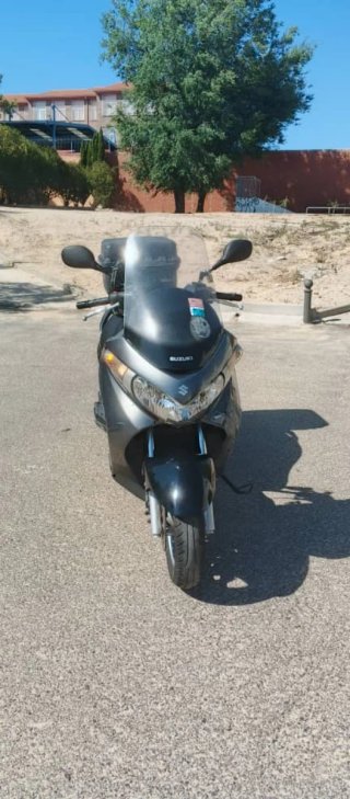 Suzuki burgman Scooter Gris