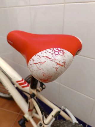 Bicicleta BMX Roja y Blanca