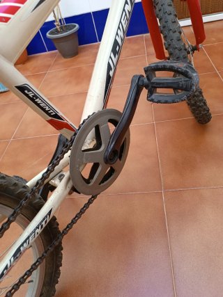 Bicicleta BMX Roja y Blanca