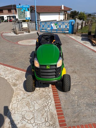 Tractor cortacésped John Deere X116R