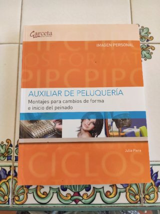 AUXILIAR DE PELUQUERÍA