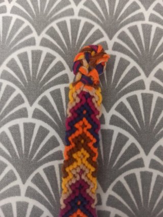 Pulsera de hilos tejida