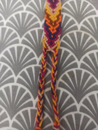 Pulsera de hilos tejida