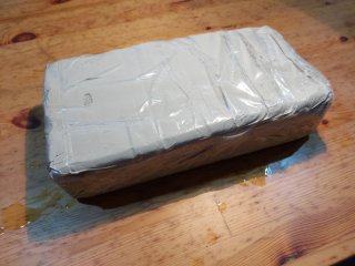 Torno alfarero y herramientas de cerámica