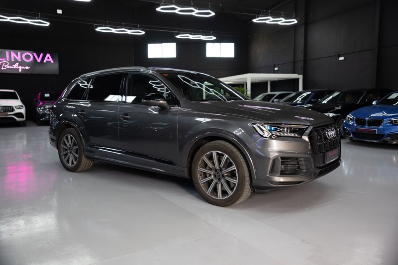 Audi Q7 2021, foto 21