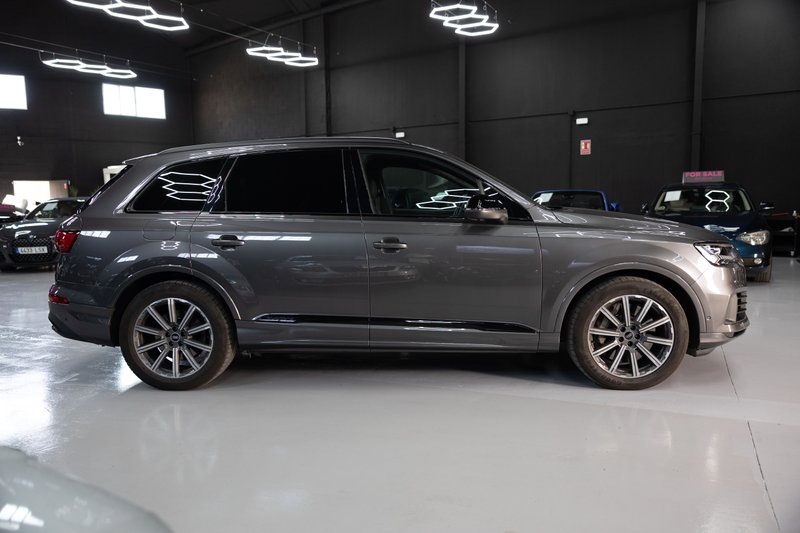 Audi Q7 2021, foto 18