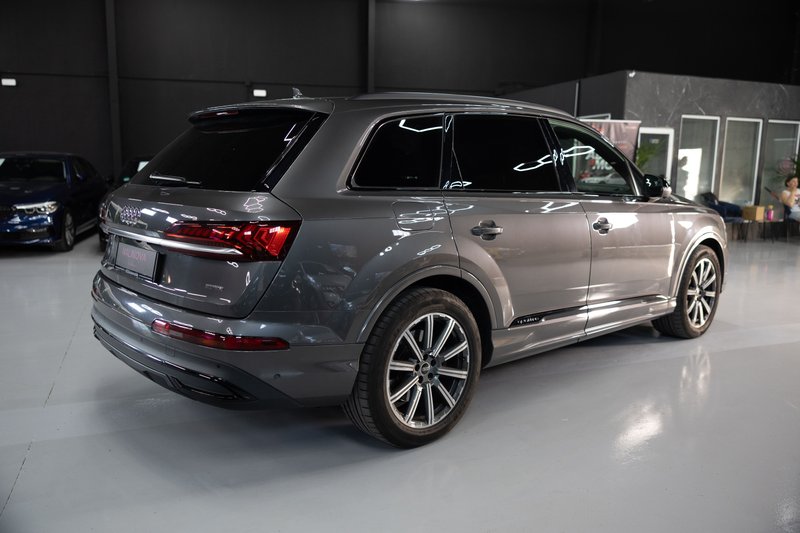 Audi Q7 2021, foto 14