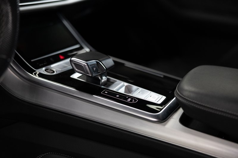 Audi Q7 2021, foto 36