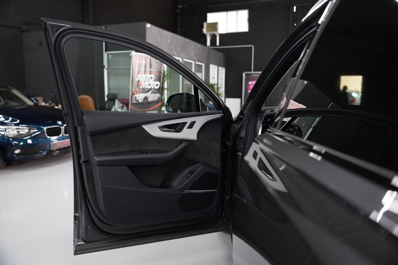 Audi Q7 2021, foto 32