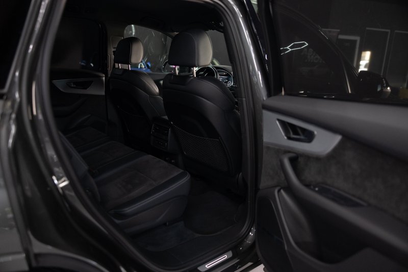 Audi Q7 2021, foto 25