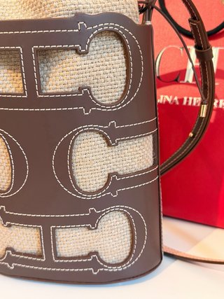 Bolso CH Initials Insignia nuevo⁠