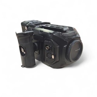 CAMARA CINEMATOGRAFICA URSA MINI 4.6K EF BLACKMAGIC + EMPUÑADORA + CARGADOR + CAJA