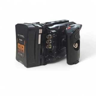 CAMARA CINEMATOGRAFICA URSA MINI 4.6K EF BLACKMAGIC + EMPUÑADORA + CARGADOR + CAJA
