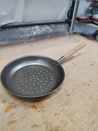 Padella Per Castagne In Ferro Con manico in Legno
