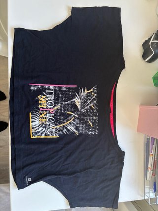 Camiseta ancha negra con estampado