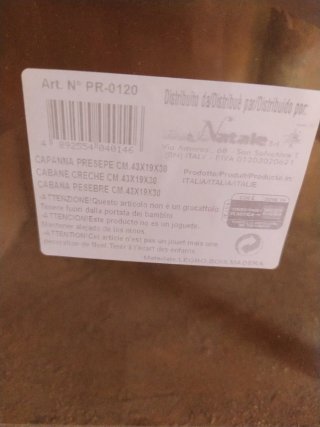 Presepe capanna in legno e plastica