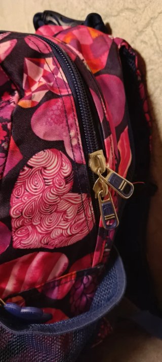 Mochila juvenil Totto con corazones.poco uso