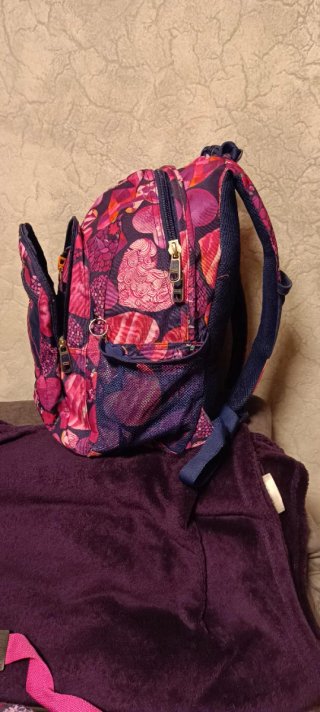 Mochila juvenil Totto con corazones.poco uso