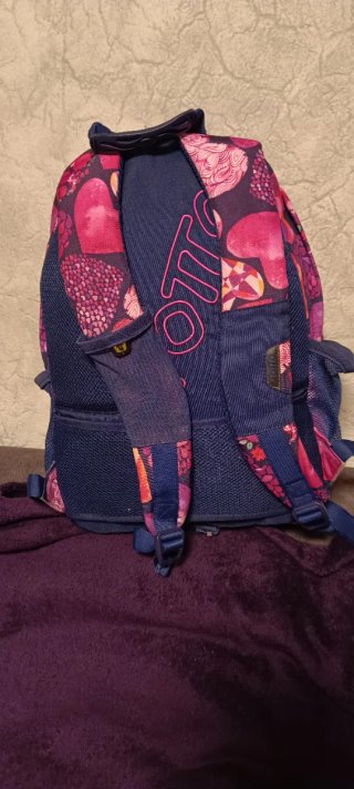 Mochila juvenil Totto con corazones.poco uso