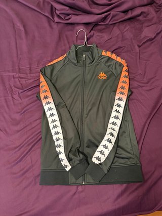 Felpa Kappa nera con banda arancione