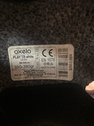 Casco rosa, blanco y azul