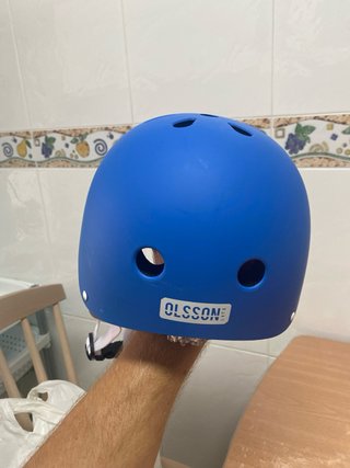 Casco rosa, blanco y azul