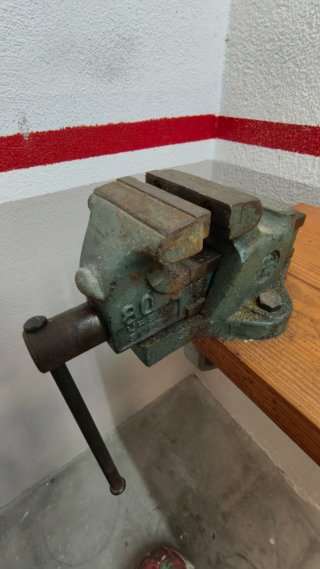 Banco de trabajo 90x35cm con tornillo